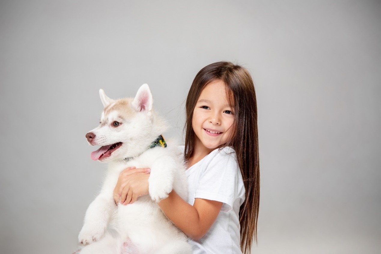 Read more about the article מאמצים חבר חדש לבית: למה מומלץ לילדים לגדול לצד כלבים?